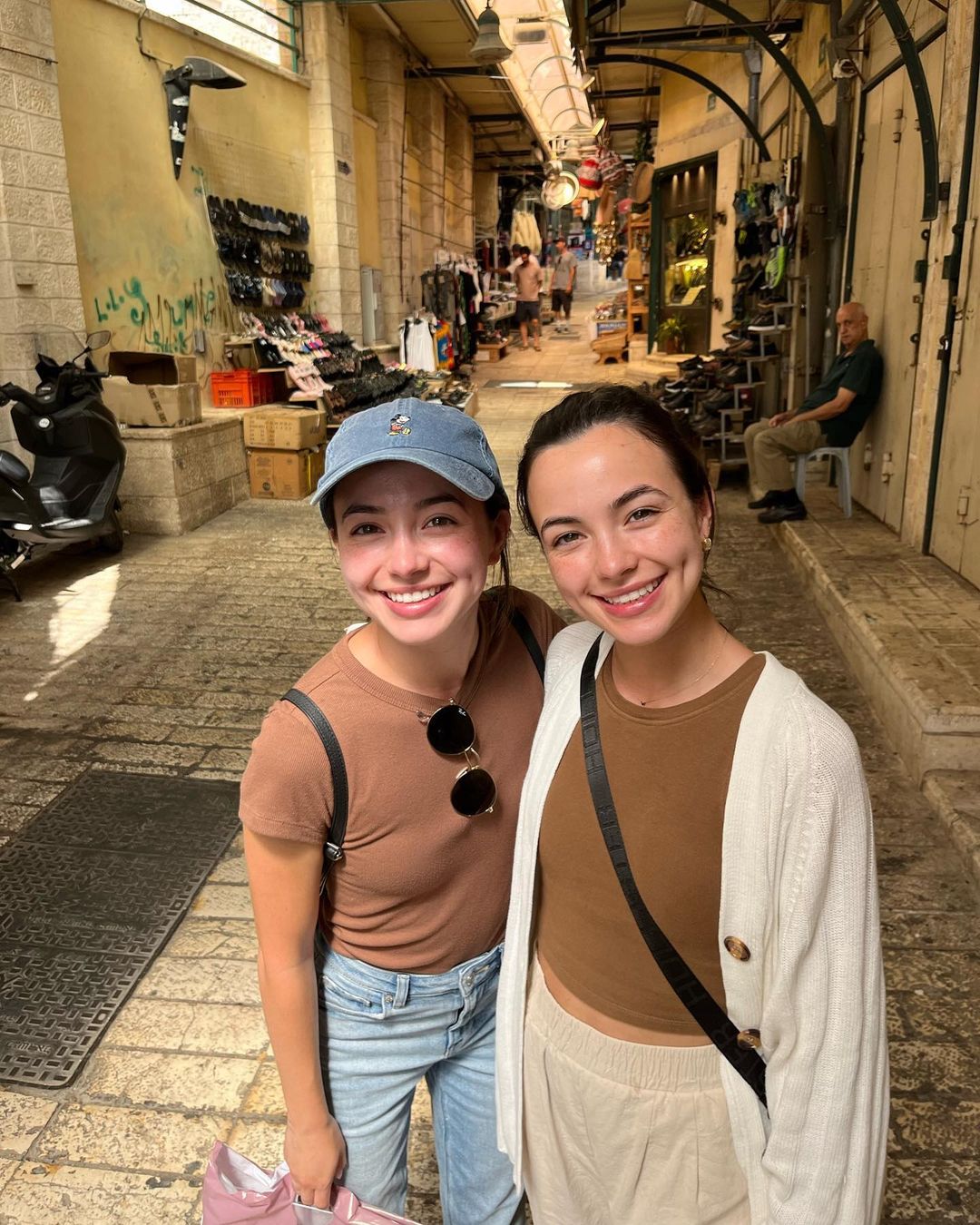 Merrell Twins Phone Numbers, Email and Residence Addresses